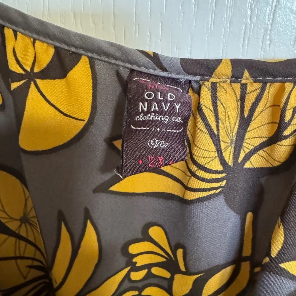 Old Navy Plus 2X Floral Faux-Wrap Blouse | Grey & Golden Yellow Bubble Hem - Picture 2 of 3